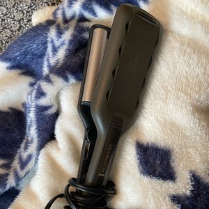 Remington “Wet 2 Waves” Hair Hot Tool
